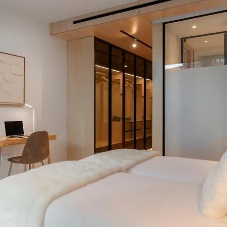 Savoy Insular I By An Island