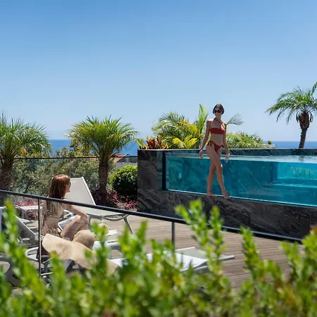 Savoy Insular I By An Island *