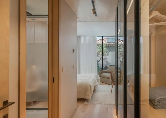 Savoy Insular I By An Island *