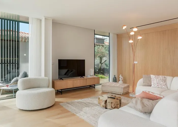 Savoy Insular I By An Island