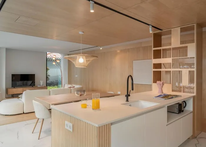 Savoy Insular I By An Island *